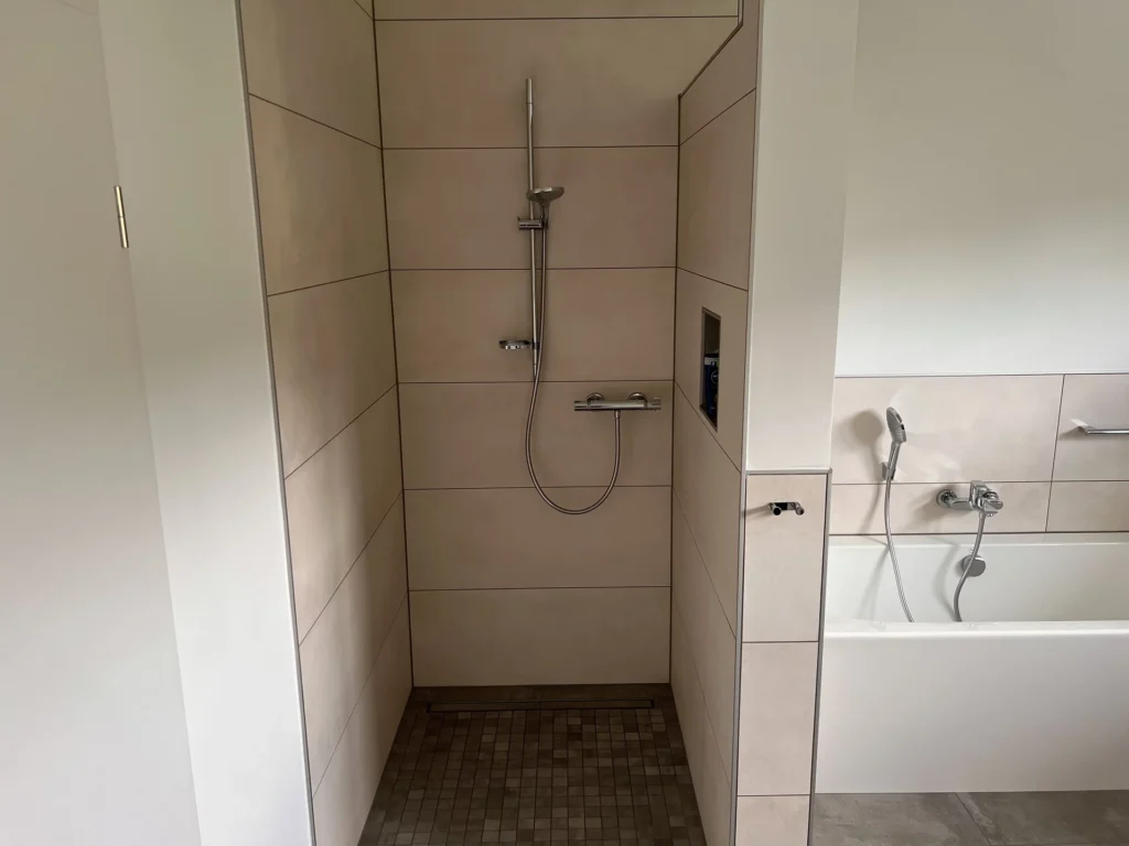 Badezimmer im Neubau in Dillenburg, Bild 3 von 6