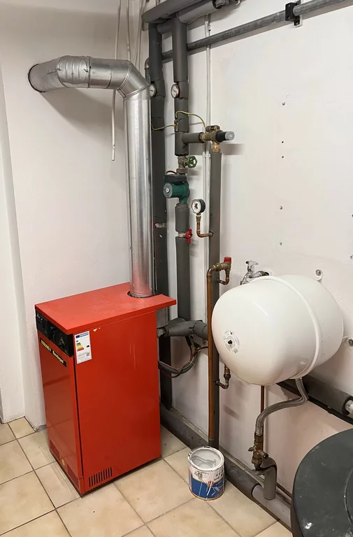 Gastherme mit 160 l Warmwasserspeicher in Manderbach, Bild 1 von 2